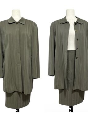 HOLT RENFREW Wool Blend Long Blazer and Skirt Set
Vintage Size 16
